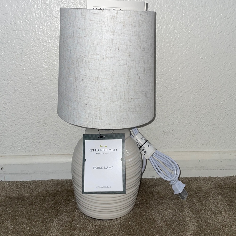 Threshold table lamp